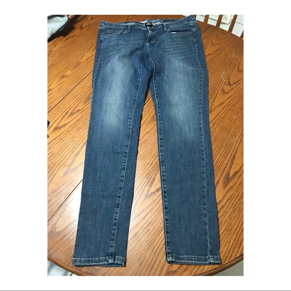 Low rise skinny jeans